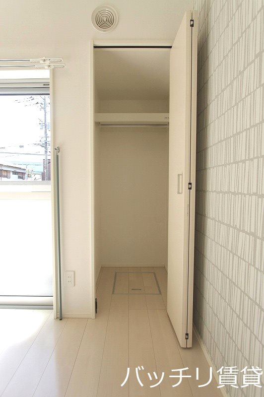 収納　別号室タイプの為、現状を優先致します。