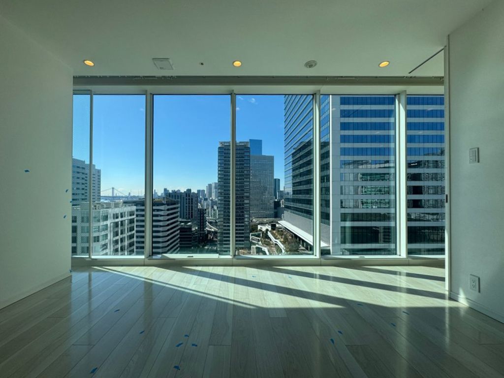 居室・リビング　反転タイプの別住戸の写真です。