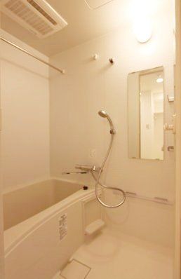 バス・シャワールーム　※同タイプの別のお部屋です。