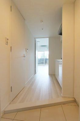 玄関　※同タイプの別のお部屋です。