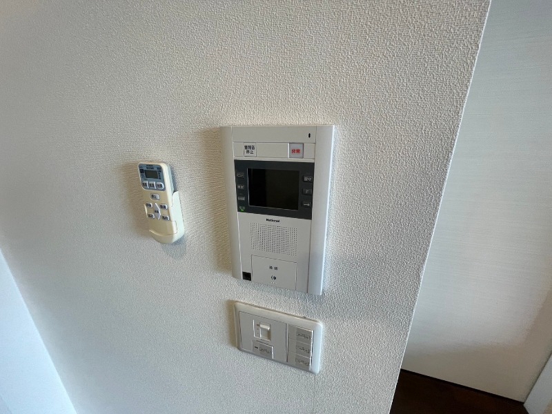 セキュリティ　ＴＶモニター付インターホンです。来客者の顔が見えるので安心！