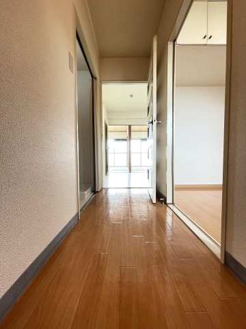 玄関　※画像は同物件別室となります。