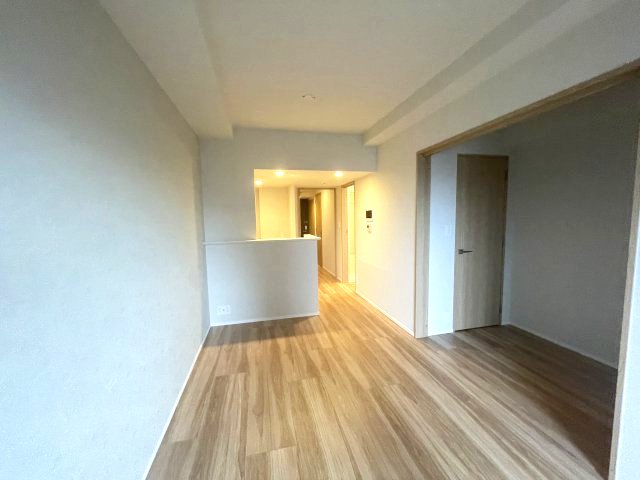 居室・リビング　イメージとして同マンション他部屋を表示しています
