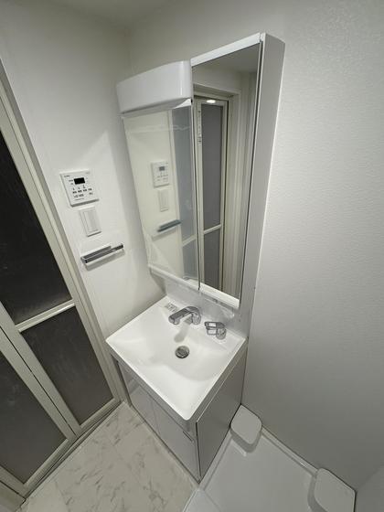 洗面設備　※別号室の写真です