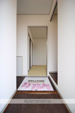 フローレスかおりAB B棟の玄関写真