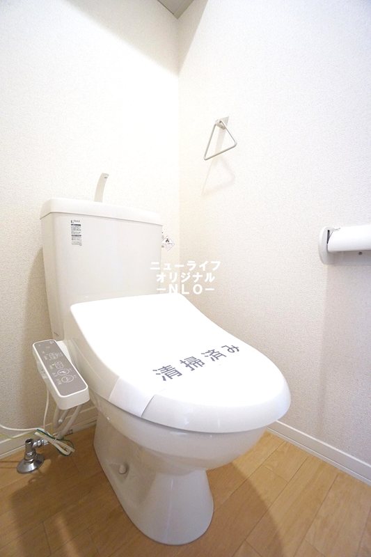 トイレ　快適な温水洗浄便座付きトイレです☆