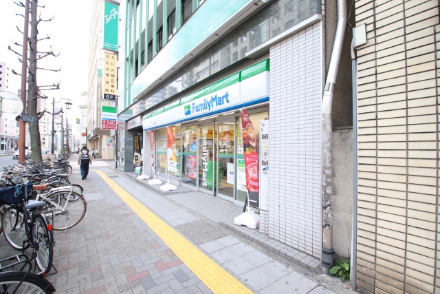 コンビニ　ファミリーマート 上前津店（コンビニ）まで77m