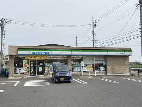 コンビニ　ファミリーマート 鈴鹿末広南店（コンビニ）まで714m