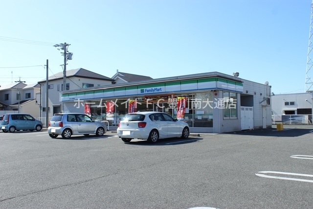 コンビニ　ファミリーマート豊川牛久保駅通店（コンビニ）まで160m