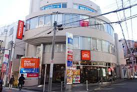 銀行　三菱UFJ銀行日吉駅前支店（銀行）まで763m