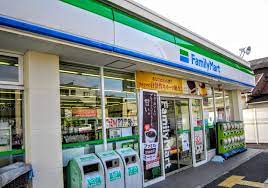 コンビニ　ファミリーマート 九条みなと通店（コンビニ）まで734m