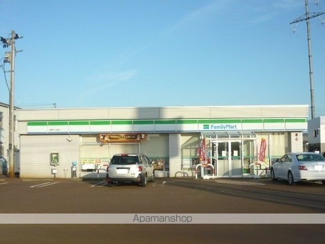 コンビニ　ファミリーマート（コンビニ）まで1800m