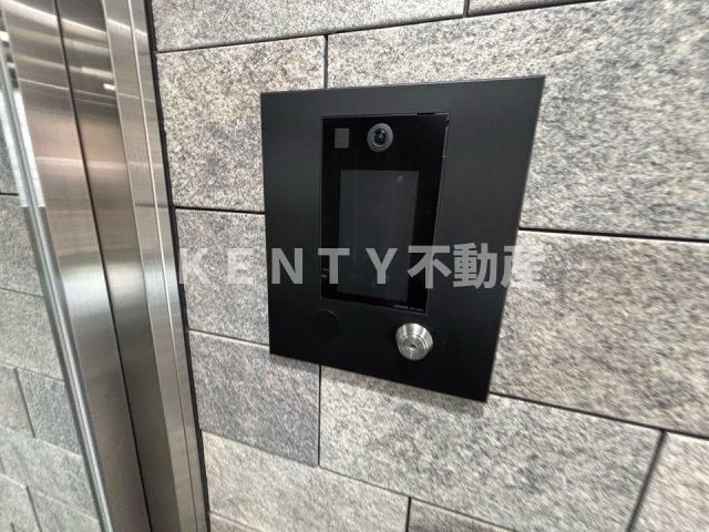 セキュリティ　収納もある玄関です