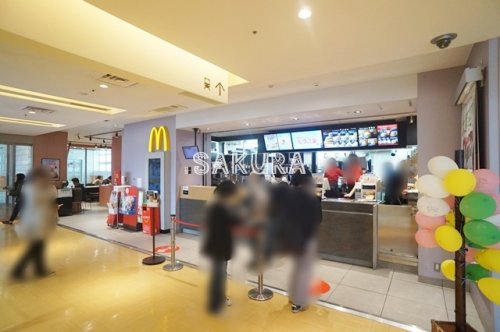 飲食店　マクドナルド 東神奈川駅店（飲食店）まで697m