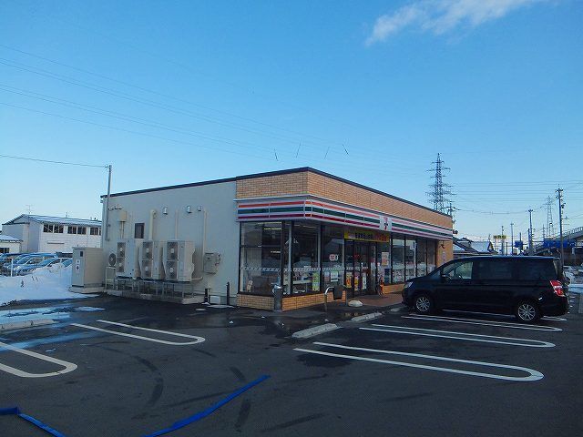 コンビニ　セブンイレブン（コンビニ）まで550m