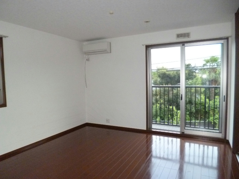 居室・リビング　陽当たり良好で明るいお部屋です。（同建物の別部屋の写真です。