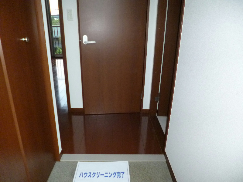 玄関　シューズボックス完備の玄関です。（同建物の別部屋の写真です。