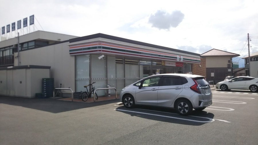 コンビニ　セブンイレブン甲府池田1丁目店（コンビニ）まで194m