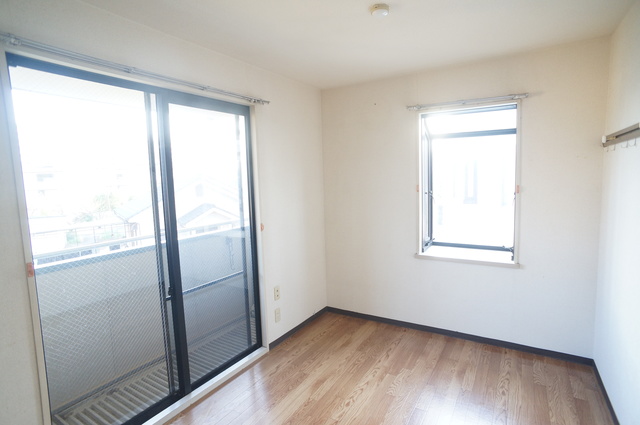 居室・リビング　２面採光なので、明るく風通しのよいお部屋です♪