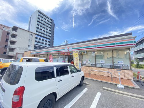 コンビニ　セブンイレブン 名古屋本山町4丁目店（コンビニ）まで605m