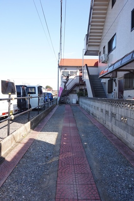 その他共有部分　通りから小道を入ります♪