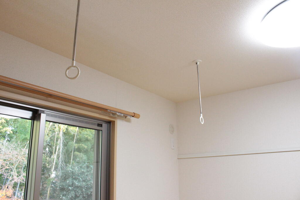 その他　梅雨や花粉の季節に重宝する室内物干し器具♪