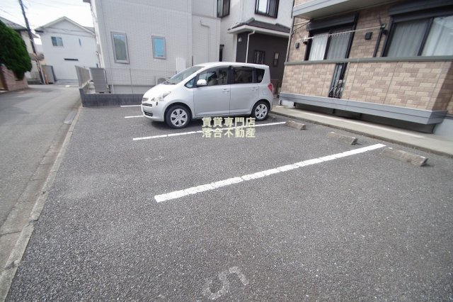 駐車場　敷地内駐車場完備