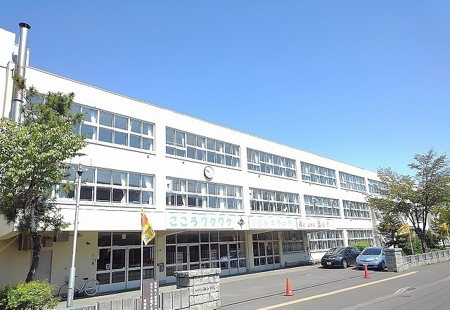 小学校　札幌市立西小学校（小学校）まで600m