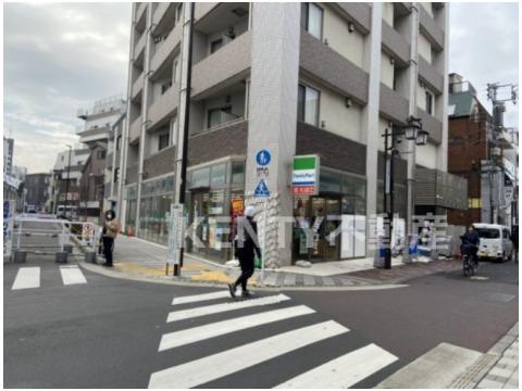 コンビニ　ファミリーマート 大田梅屋敷駅前店（コンビニ）まで225m