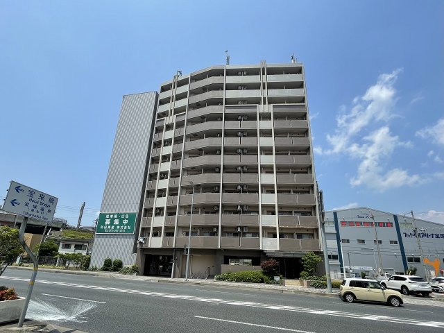 建物外観　モニター付きインターホンついてます♪
