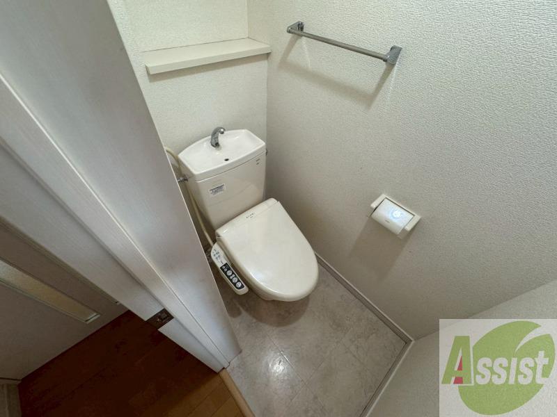 トイレ　こちらはトイレです。清潔感があり、安心して使用できます。