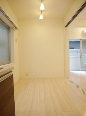 ブランドール都立大の居間写真