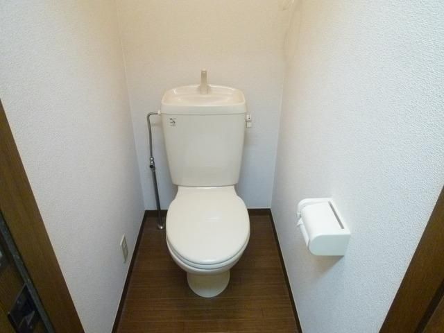 東京メトロ有楽町線 地下鉄赤塚駅 徒歩1分 2階建 築27年のトイレ写真