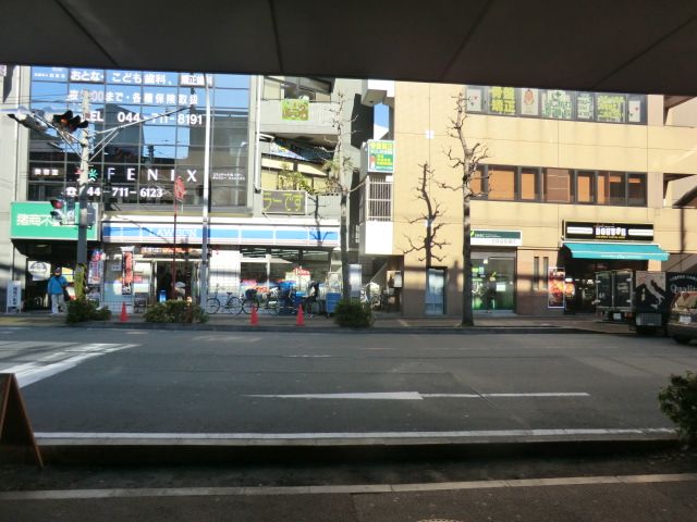 コンビニ　ローソン武蔵中原駅前店（コンビニ）まで121m
