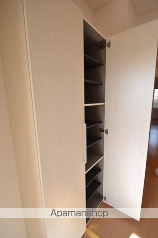 宇都宮市 2階建 築18年の玄関写真