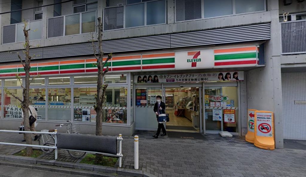 コンビニ　セブンイレブン板橋志村三丁目駅北店（コンビニ）まで1m