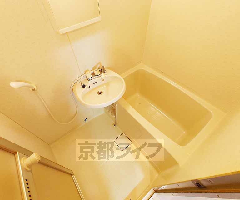 バス・シャワールーム　清潔感のあるお風呂