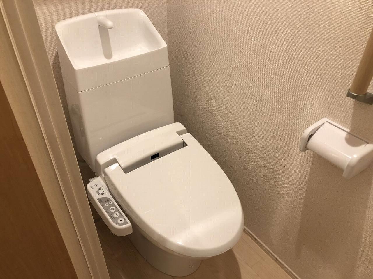 トイレ　温水洗浄便座つき