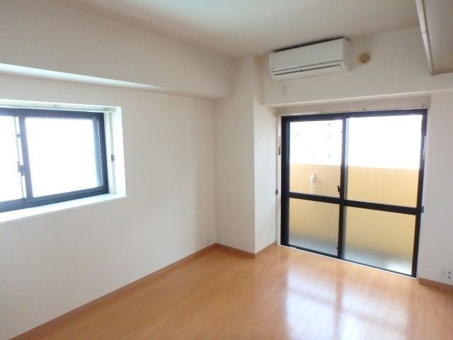 居室・リビング　※別部屋の参考写真です。