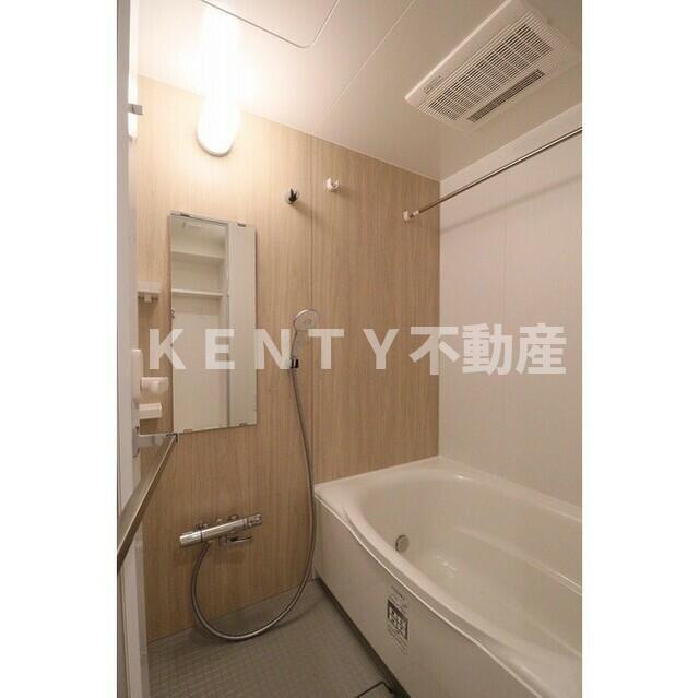 バス・シャワールーム　コンパクトで使いやすいお風呂です