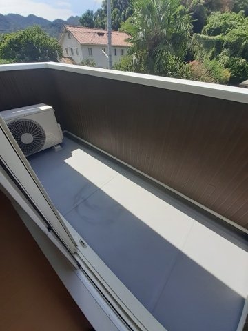 バルコニー　外からの目が気にならないバルコニーで洗濯物が干せます