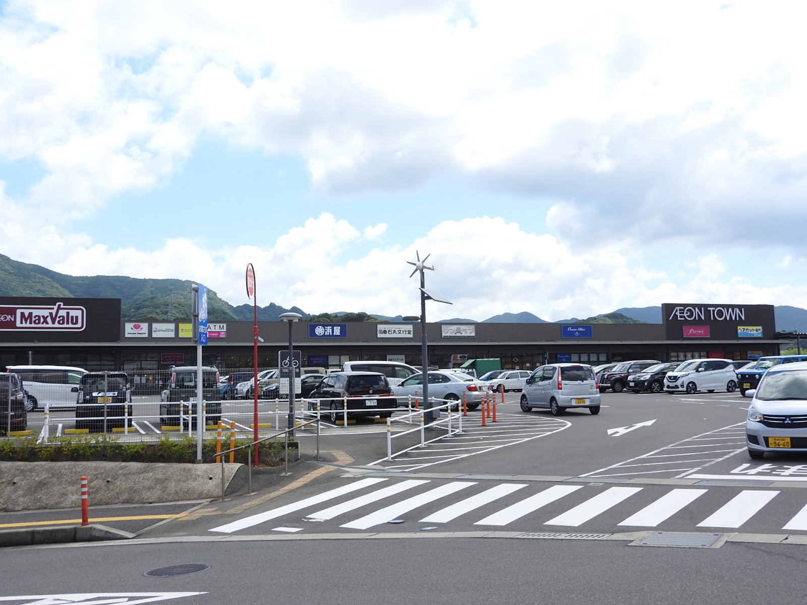 【西彼杵郡長与町嬉里郷のアパートのショッピングセンター】