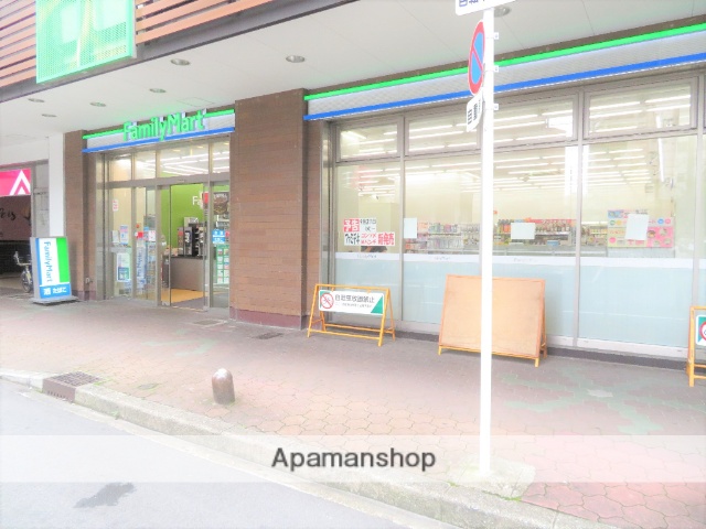 コンビニ　ファミリーマート（コンビニ）まで162m