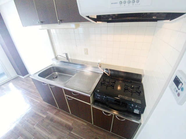 キッチン　参考写真（同物件他号室）