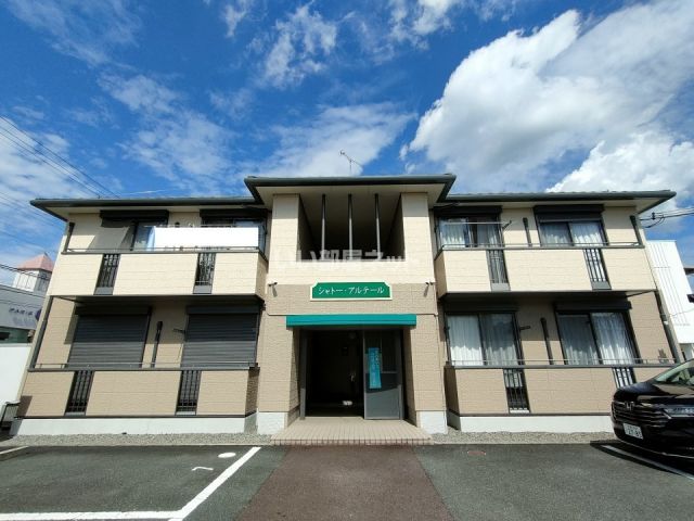 福知山市昭和新町のアパートの建物外観