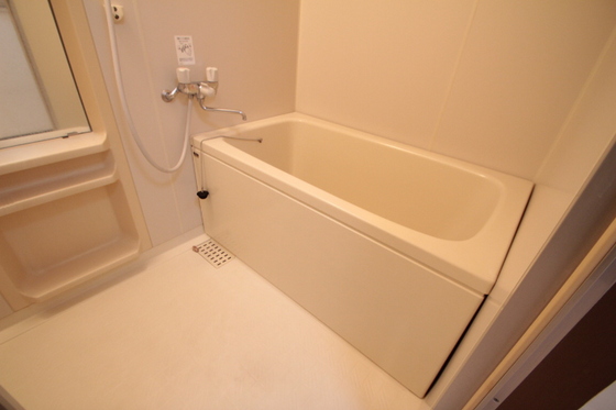 バス・シャワールーム　※別部屋の写真です