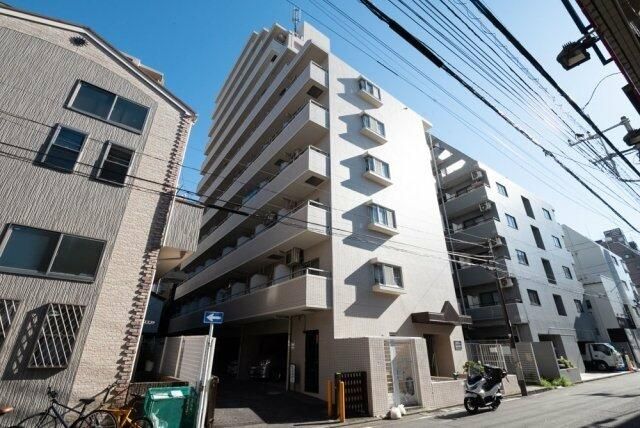 横浜市南区日枝町のマンションの建物外観