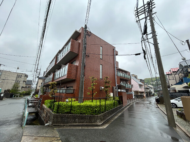 【シェルプール弐番館の建物外観】