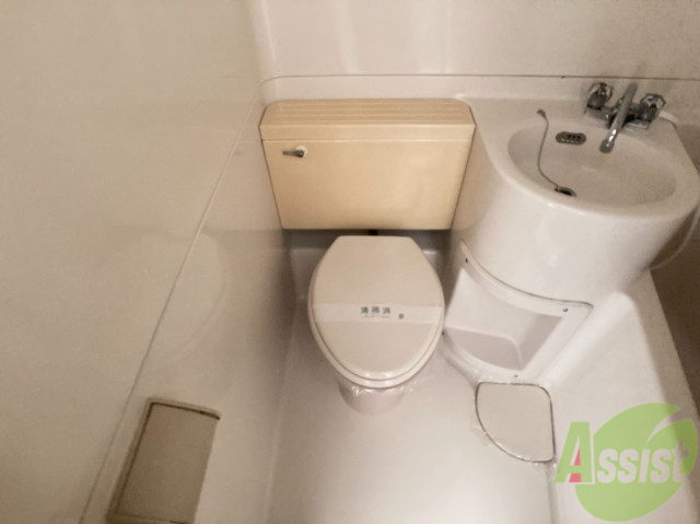 トイレ　ユニットバスなのでトイレもバスと一緒になります。