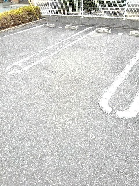 【クラージュ　Ｃ棟の駐車場】